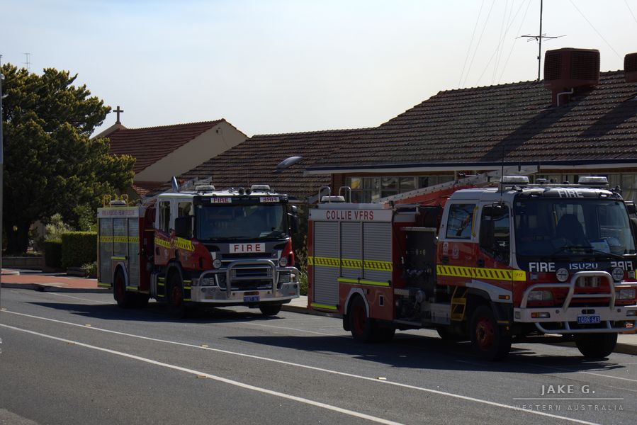 Bunbury Career & Volunteer Fire Service Collie On scene At Waroona